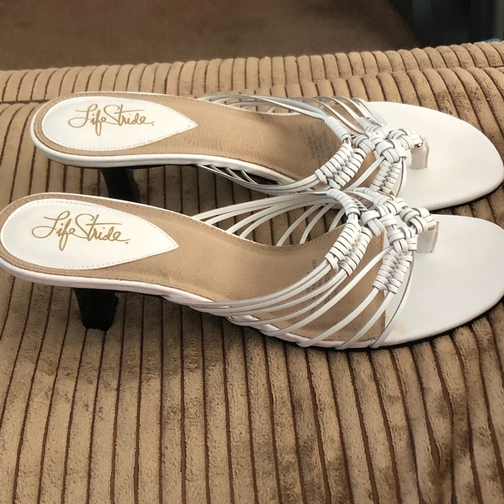 New Life Stride white leather sandals